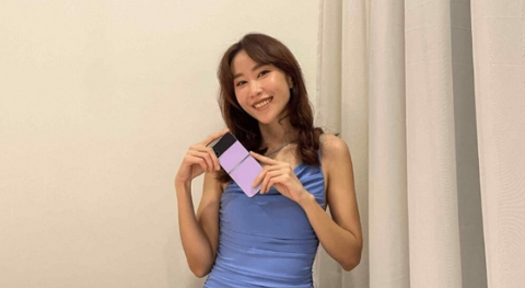 Evelyn Marieta Colours Her World With The New Samsung Galaxy Z Flip4