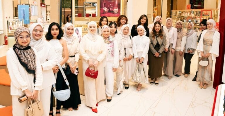 Nia Atasha Dan Ummi Nasir Menghidupkan Sesi Cantik EH! X Burberry Goddess Bersama Pembaca Setia EH!